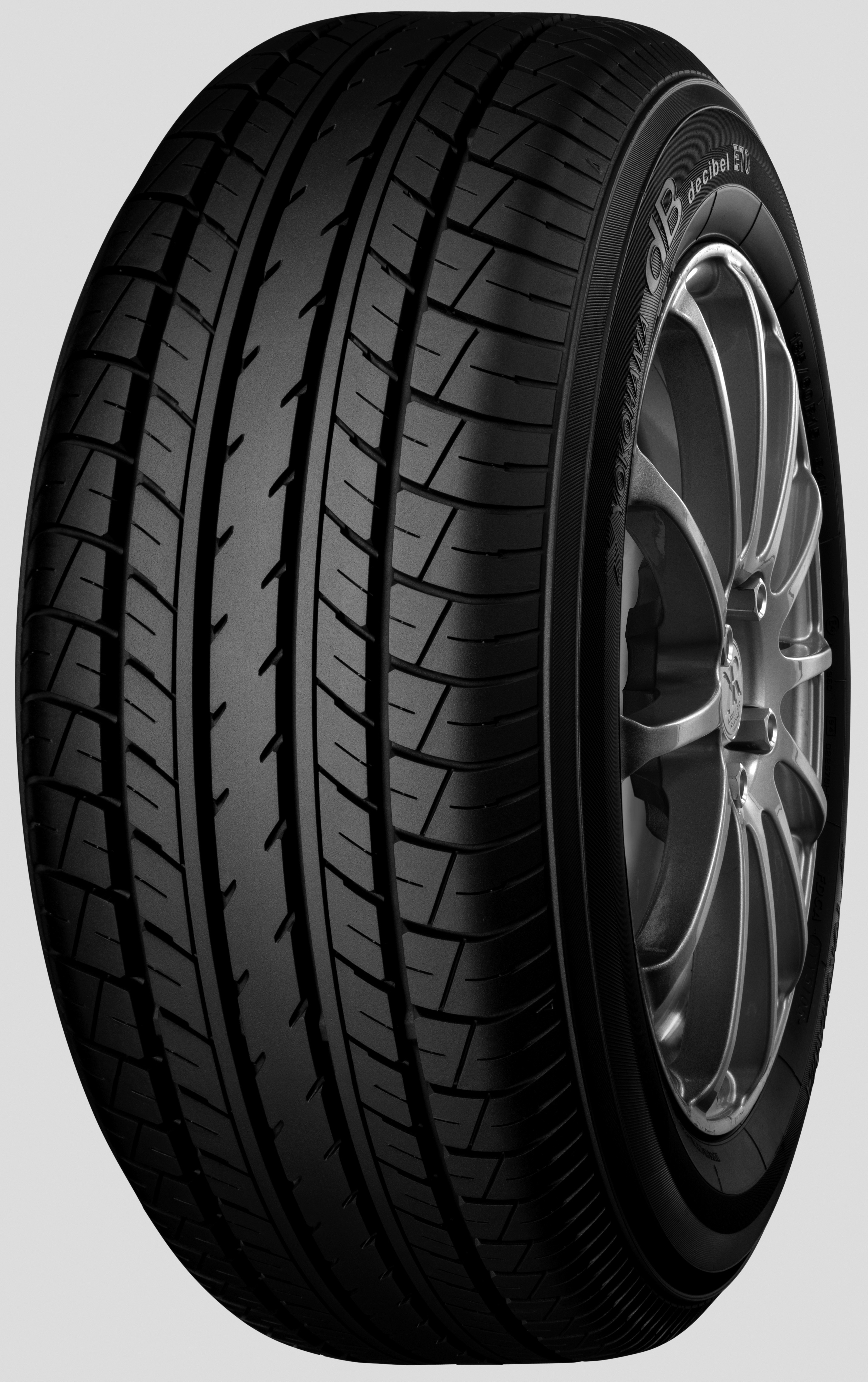 YOKOHAMA DECIBEL E70B 215/55 R17